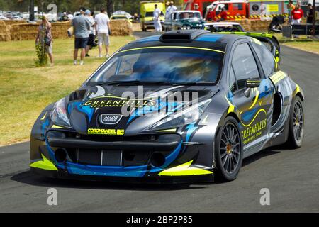 Alex Kelsey dans sa Mad Creation 2 2014, Formule Renault a créé une voiture de rallye V6 de 3,5 litres. Banque D'Images