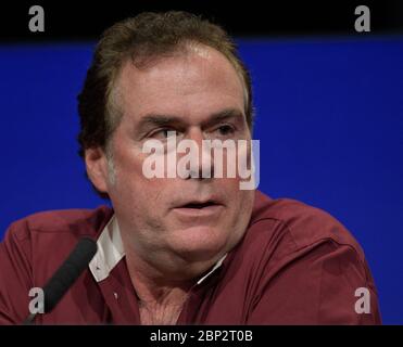 Conférence de presse après atterrissage de Mars Insight Michael Watkins, directeur de la JPL, fait des remarques lors d'une conférence de presse après atterrissage de Mars Insight, le lundi 26 novembre 2018 au Jet propulsion Laboratory de la NASA à Pasadena, en Californie. Insight, qui est une courte exploration intérieure utilisant les investigations sismiques, la géodésie et le transport de chaleur, est un Mars lander conçu pour étudier "l'espace intérieur" de Mars: Sa croûte, le manteau, et le noyau. Banque D'Images