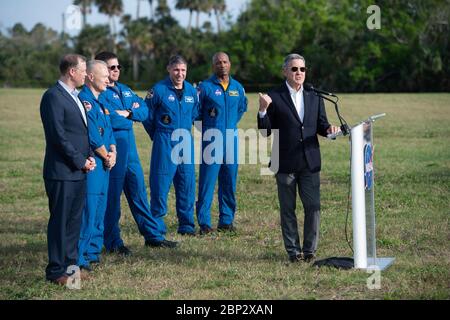 SpaceX Demo-1 Conférence de presse Bob Cabana, directeur du Centre spatial Kennedy, répond aux questions posées lors d'une conférence de presse, en compagnie de Jim Bridenstine, administrateur de la NASA, et de Doug Hurley, Bob Behnken, Mike Hopkins, astronautes de la NASA. Et Victor Glover, en prévision de la mission SpaceX Demo-1, le vendredi 1er mars 2019 au Kennedy Space Center en Floride. La mission Demo-1 sera le premier lancement d'un vaisseau spatial américain et d'un système spatial américain, construit et exploité commercialement et conçu pour les humains dans le cadre du programme commercial Crew de la NASA. La mission, actuellement prévue pour un lancement à 2:49 le 2 mars, servira de Banque D'Images