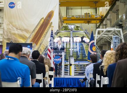 Événement Lune sur Mars l'administrateur de la NASA, Jim Bridenstine, parle aux employés des progrès de l'agence dans l'envoi d'astronautes sur la Lune et sur Mars lors d'un événement télévisé, le lundi 11 mars 2019, au bâtiment opérations et caisses Neil Armstrong du Kennedy Space Center de la NASA en Floride. Des représentants de la main-d'œuvre de Kennedy, des médias d'information et des médias sociaux étaient présents. Le vaisseau spatial Orion de la NASA, qui devait être utilisé dans la mission d'exploration 2, était exposé. Pour plus d'informations sur les plans de la NASA Lune à Mars, visitez le site : www.nasa.gov/moontomars ( http://www.nasa.gov/moontom Banque D'Images