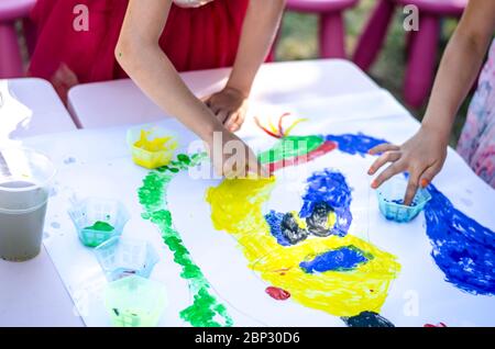 image créative des enfants sur le papier Banque D'Images