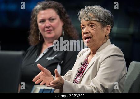 Discussion du groupe « Hidden Figures » l'ordinateur humain de la NASA Christine Darden parle lors d'une discussion du groupe « Hidden Figures » avec l'auteur « Hidden Figures », Margot Lee Shetterly, et Marty Kelsey et Beth Wilson de STEM en 30, le mercredi 12 juin 2019 au Smithsonian National Air and Space Museum à Washington. La discussion a eu lieu après une cérémonie qui a consacré le 300 bloc de E Street SW comme "Hidden Figures Way" à l'honneur de Katherine Johnson, Dorothy Vaughan, Mary Jackson et toutes les femmes qui ont consacré leur vie à servir leur pays de manière honorable, Banque D'Images