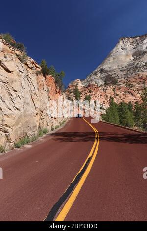 Vues sur le mont Zion. Carmel Highway dans le parc national de Zion Banque D'Images