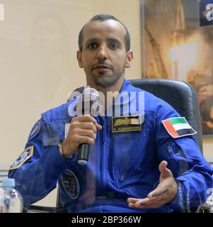 Expedition 61 Conférence de presse Hazzaa Ali Almansoori, un participant à la SpaceFlight des Émirats arabes Unis, est vu lors d'une conférence de presse, le mardi 24 septembre 2019, à l'hôtel Cosmonaut de Baikonour, au Kazakhstan. Almansoori, expédition 61 cosmonaut Oleg Skripochka de Roscosmos et Jessica Meir de la NASA lancera le 25 septembre sur le satellite Soyouz MS-15 du cosmodrome de Baïkonour à la Station spatiale internationale. Banque D'Images