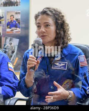 Expidition 61 Conférence de presse l'astronaute Jessica Meir de la NASA, qui a été envoyé à l'expédition 61, est présent lors d'une conférence de presse, le mardi 24 septembre 2019, à l'hôtel Cosmonaut de Baikonour, au Kazakhstan. Meir, Expedition 61 cosmonaut Oleg Skripochka de Roscosmos et participant à l'escouperede l'espace Hazzaa Ali Almansoori des Émirats arabes Unis lancera le 25 septembre sur le satellite Soyouz MS-15 du Cosmodrome de Baikonour à la Station spatiale internationale. Banque D'Images