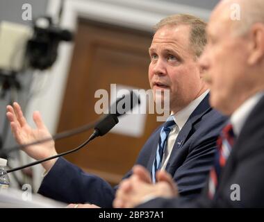 Jim Bridenstine, administrateur de la NASA, témoigne lors d'une audience du sous-comité de la Chambre le 16 octobre 2019, au Rayburn House Office Building à Washington, discutant de la proposition de la NASA d'accélérer le prochain atterrissage sur la Lune. Banque D'Images