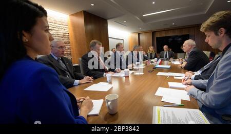 Le 24 octobre 2019, Jim Bridenstine, administrateur de la NASA, et Jean-Yves le Gall, président du Centre National d'Etudes spatiales (CNES), se sont rencontrés lors du 70e Congrès astronautique international (IAC) à Washington pour discuter de l'exploration et de la coopération spatiales. Banque D'Images