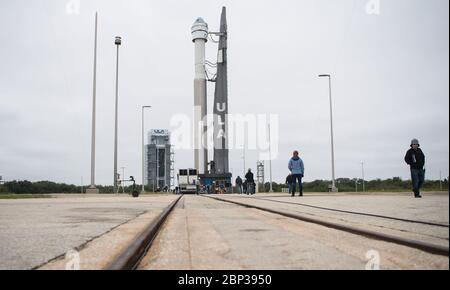 Le 18 décembre 2019, la fusée Atlas V de l'United Launch Alliance, transportant le vaisseau spatial CST-100 Starliner de Boeing, a été déployée sur l'aire de lancement du Space Launch Complex 41 en préparation de son essai en vol orbital, prévu pour le lancement le 20 décembre 2019. La mission fait partie du programme commercial Crew de la NASA. Banque D'Images