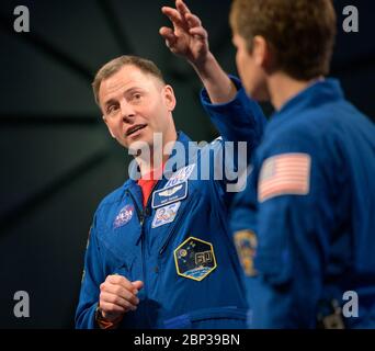 Astronautes McClain et la Haye au NASM l'astronaute de la NASA Nick Hague parle de ses expériences à bord de la Station spatiale internationale, le mardi 14 janvier 2020, au Smithsonian National Air and Space Museum à Washington. La Haye a récemment passé 203 jours à vivre et à travailler à bord de la Station spatiale internationale dans le cadre des expéditions 59 et 60. Banque D'Images