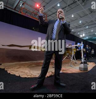 Briefing Insight Prelauch Tim Dunn, directeur du lancement du programme des services de lancement de la NASA, discute de la mission Insight de la NASA lors d'un briefing médiatique avant lancement, le jeudi 3 mai 2018, à la base aérienne de Vandenberg, en Californie. Insight, qui est une courte exploration intérieure utilisant les investigations sismiques, la géodésie et le transport de chaleur, est un Mars lander conçu pour étudier "l'espace intérieur" de Mars: Sa croûte, le manteau, et le noyau. Banque D'Images