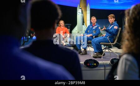 Astronautes McClain et la Haye au NASM les astronautes de la NASA Nick Hague et Anne McClain parlent de leurs expériences à bord de la Station spatiale internationale avec la conservatrice nationale de l'air et de l'espace du Smithsonian, Jennifer Levasseu, le mardi 14 janvier 2020, au Smithsonian National Air and Space Museum à Washington. La Haye a récemment passé 203 jours à vivre et à travailler à bord de la Station spatiale internationale dans le cadre des expéditions 59 et 60. McClain a récemment passé 204 jours à vivre et à travailler à bord de la Station spatiale internationale dans le cadre des expéditions 58 et 59. Banque D'Images