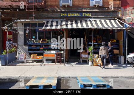 FWN General Store de Forgtmenot. Extérieur d'un restaurant New York proposant des plats de base et des cocktails à emporter pendant la crise du coronavirus. Banque D'Images