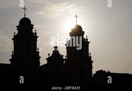 Silhouette de la Cathédrale du nom béni de la Vierge Marie bénie à Minsk. Banque D'Images