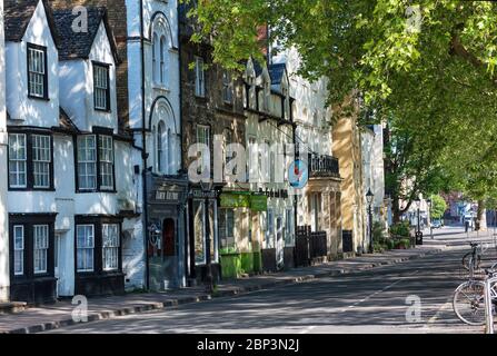 St Giles, Oxford avec Eagle et Child Pub Banque D'Images