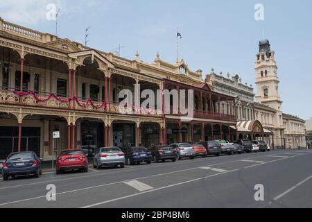 Le Old Colonists Hall, classé au patrimoine mondial de l'UNESCO, et l'ancien bureau de poste de Lydiard Street, Ballarat, Victoria, Australie Banque D'Images