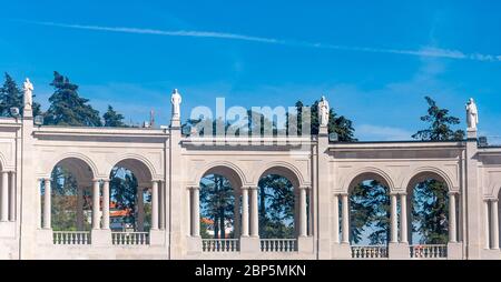 Fatima, Portugal. Vue sur la basilique notre-Dame du Rosaire, à l'intérieur du site du Sanctuaire. Lieu des apparitions mariales, y compris les secrets Banque D'Images