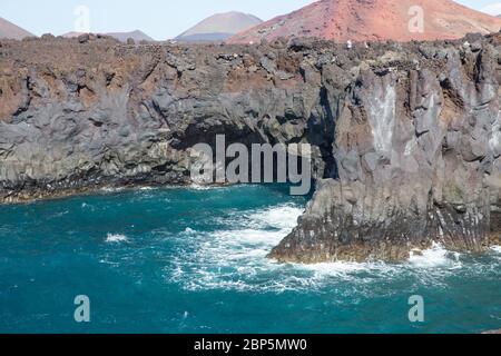 LANZAROTE, ESPAGNE - 28 NOVEMBRE 2016 : Los Hervideros, à Lanzarote, îles Canaries, Espagne Banque D'Images