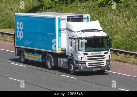 Camions de livraison CO-op Haulage, camion, transport, camion, transporteur de fret, véhicule Scania, transport commercial européen, industrie, M61 à Manchester, Royaume-Uni Banque D'Images