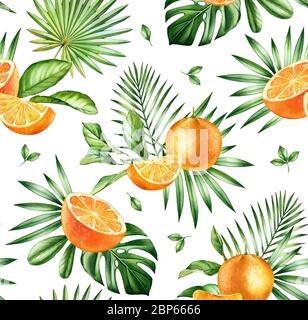 Motif tropical sans coutures aquarelle. Fruits orange entiers et en tranches. Plantes exotiques et feuilles de palmier isolées sur blanc. Illustration botanique pour Banque D'Images