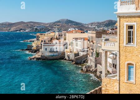 Vue sur la ville d'Ermoupoli, l'île de Syros, la mer Égée, la Grèce. Banque D'Images