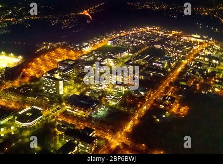 Vue aérienne de nuit de l'Université de Dortmund TH Dortmund, prise de vue de nuit, Dortmund Technology Center, Dortmund, région de la Ruhr, Rhénanie-du-Nord-Westphalie, Allemagne Banque D'Images