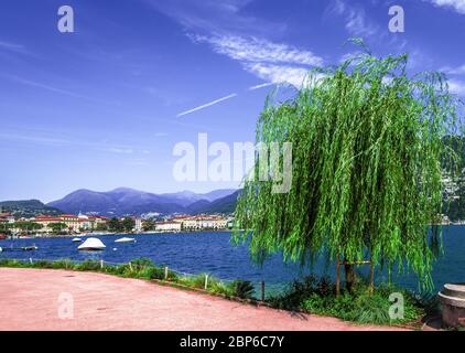 vue panoramique sur lugano depuis le lac. Canton du Tessin, Suisse Banque D'Images