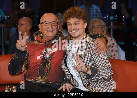 Jannik Diefenbach et le grand-père Alojz Abram,NDR talk show du studio à Lokstedt,Hambourg,24.05.2019 Banque D'Images