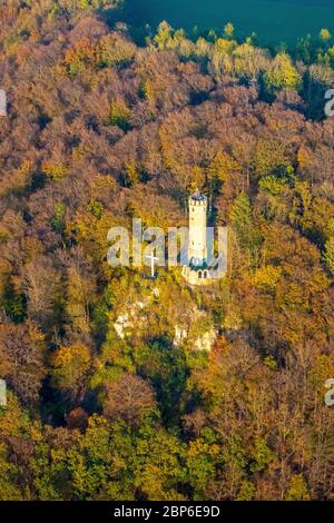 Vue aérienne, Tour Bilstein dans la forêt d'automne, Marsberg, pays aigre, Rhénanie-du-Nord-Westphalie, Allemagne Banque D'Images