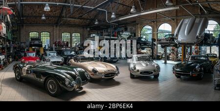 BERLIN - 11 MAI 2019 : vue panoramique de l'atelier de réparation et d'entretien des voitures rétro classiques anglaises. 32ème jour de Berlin-Brandebourg Oldtimer. Banque D'Images