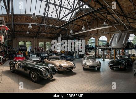 BERLIN - 11 MAI 2019 : vue panoramique de l'atelier de réparation et d'entretien des voitures rétro classiques anglaises. 32ème jour de Berlin-Brandebourg Oldtimer. Banque D'Images