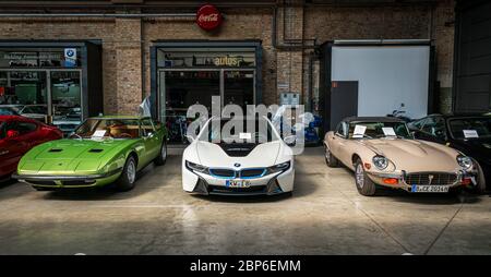 BERLIN - 11 MAI 2019 : les voitures de sport maserati Indy (à gauche), la BMW i8 (centre), Jaguar E-type (à droite). 32ème Journée Oldtimer Berlin-brandebourg. Banque D'Images