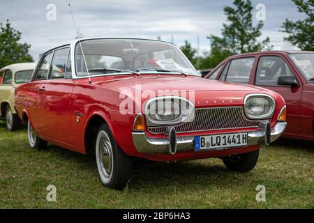 PAAREN IM GLIEN, ALLEMAGNE - 08 juin 2019 : Grande famille car Ford Taunus P3 (17m), 1963. Die Oldtimer Show 2019. Banque D'Images