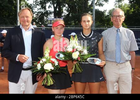 Werner Ellerkmann (président LTTC Rot-WeiÃŸ),PACHKALEVA Taisya RUS,CUSTIC Marta ESP,Dr. Klaus-Peter Walter (Président TVBB),Juniors allemands,22.06.2019,Berlin Banque D'Images