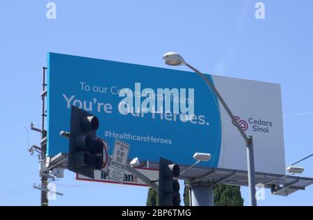 West Hollywood, Californie, États-Unis 17 mai 2020 UNE vue générale de l'atmosphère vous êtes notre panneau d'affichage Heroes le 17 mai 2020 à West Hollywood, Californie, États-Unis. Photo par Barry King/Alay stock photo Banque D'Images