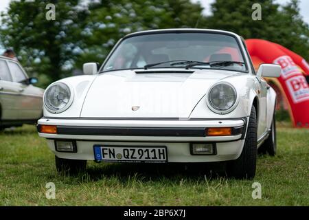 PAAREN IM GLIEN, ALLEMAGNE - Juin 08, 2019 : voiture de sport Porsche 911 Carrera, 1976. Die Oldtimer Show 2019. Banque D'Images