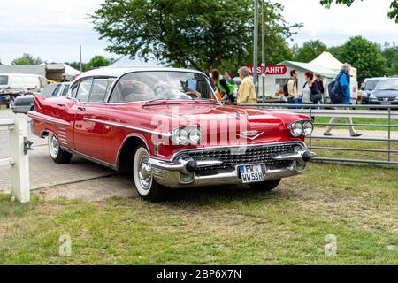 PAAREN IM GLIEN, ALLEMAGNE - 08 JUIN 2019 : voiture de luxe pleine grandeur Cadillac Sixty Special, 1958. Die Oldtimer Show 2019. Banque D'Images