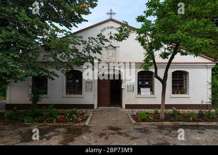 POMORIE, BULGARIE - 25 juin 2019 : église sur le territoire de le monastère orthodoxe de Saint Georges. Banque D'Images