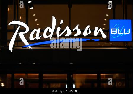 Symbolfotos Symbolbild und logo der Hotelkette 'Radisson BLU' in Koeln Banque D'Images