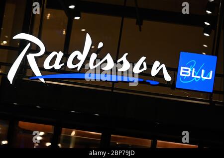 Symbolfotos Symbolbild und logo der Hotelkette 'Radisson BLU' in Koeln Banque D'Images