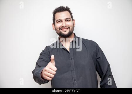 Jeune homme asiatique souriant portrait Banque D'Images