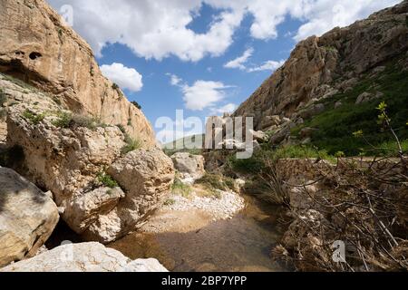 Désert de Judée Wadi Qelt, (également Kelt) près du monastère grec orthodoxe de Saint-George, dans l'est de la Cisjordanie Banque D'Images