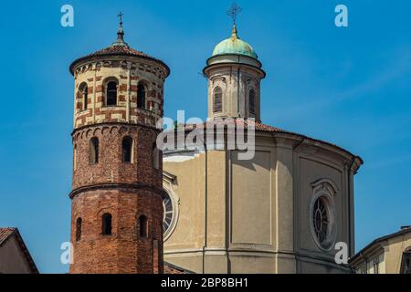 Torre de Rossa et l'église de Santa Caterina à Asti Banque D'Images