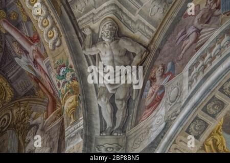 Vue sur les magnifiques peintures de la cathédrale d'Asti Banque D'Images