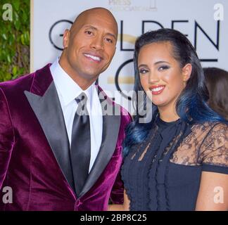 18 mai 2020: DOSSIER: Dwayne Johnson dit qu'il est « très fier » que sa fille de 18 ans suit ses traces en entrant dans le monde de la lutte professionnelle. Simone Alexandra Johnson, fille de Johnson avec son ex-épouse Dany Garcia, a officiellement signé son contrat avec WWE en février après avoir été précédemment impliqué dans la formation. PHOTO : 10 janvier 2016, Beverly Hills, Californie, États-Unis : DWAYNE JOHNSON et SIMONE ALEXANDRA JOHNSON sur le tapis rouge lors des arrivées pour le 73e Golden Globe Awards, qui a eu lieu à l'hôtel Beverly Hilton. (Image crédit : © David Bro/ZUMA Wire) Banque D'Images