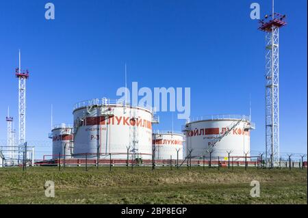 Installations de centrales pétrolières, complexe de raffinerie de pétrole, LUKOIL, compagnie pétrolière, région de Kaliningrad, Russie, 15 mars 2020 Banque D'Images