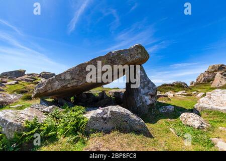 Coetan Arthur salle de sépulture néolithique à St David Head sur le chemin de la côte du Pembrokeshire, pays de Galles Banque D'Images