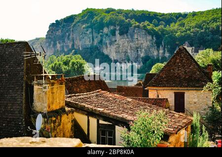 Un des plus beaux villages de France la Roque-Gageac dans le soir soleil d'été – Date de la photo Samedi 31 juillet 2010 (la Roque Gageac, Dordogn Banque D'Images