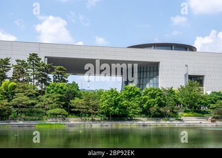 musée national de corée miroir étang et réflexions. Pris pendant l'été à Séoul, Corée du Sud Banque D'Images