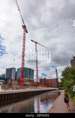 Développements le long du canal de Birmingham et Fazeley, des blocs de haute élévation autour de la cathédrale catholique romaine de St Tchad, Birmingham, Royaume-Uni Banque D'Images