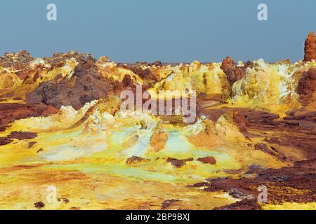 Beaux petits lacs de soufre et de l'Ethiopie. Dallol La dépression Danakil est le meilleur endroit sur Terre en termes de température moyenne toute l'année. C'est SLA Banque D'Images